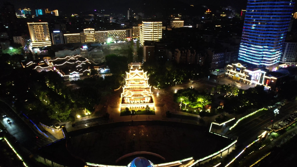 总得看看合江门的夜景吧