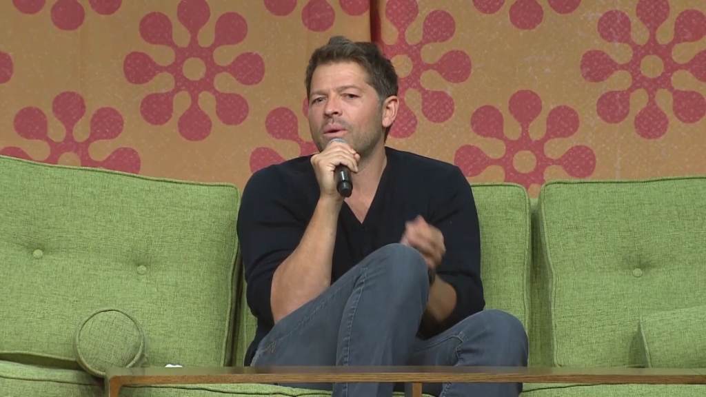 Misha Collins talks openly about Destiel at Momento Con. 米莎 卡西迪奥哔哩哔哩bilibili