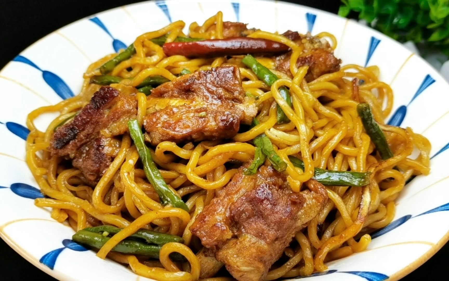 排骨豆角焖面这样做太香了,有肉有菜有主食,3大碗都不够吃