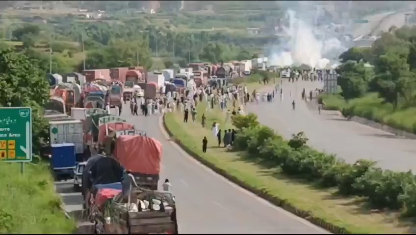 印度内乱:旁遮普警方在haru高速公路大桥上炮击pti工作人员