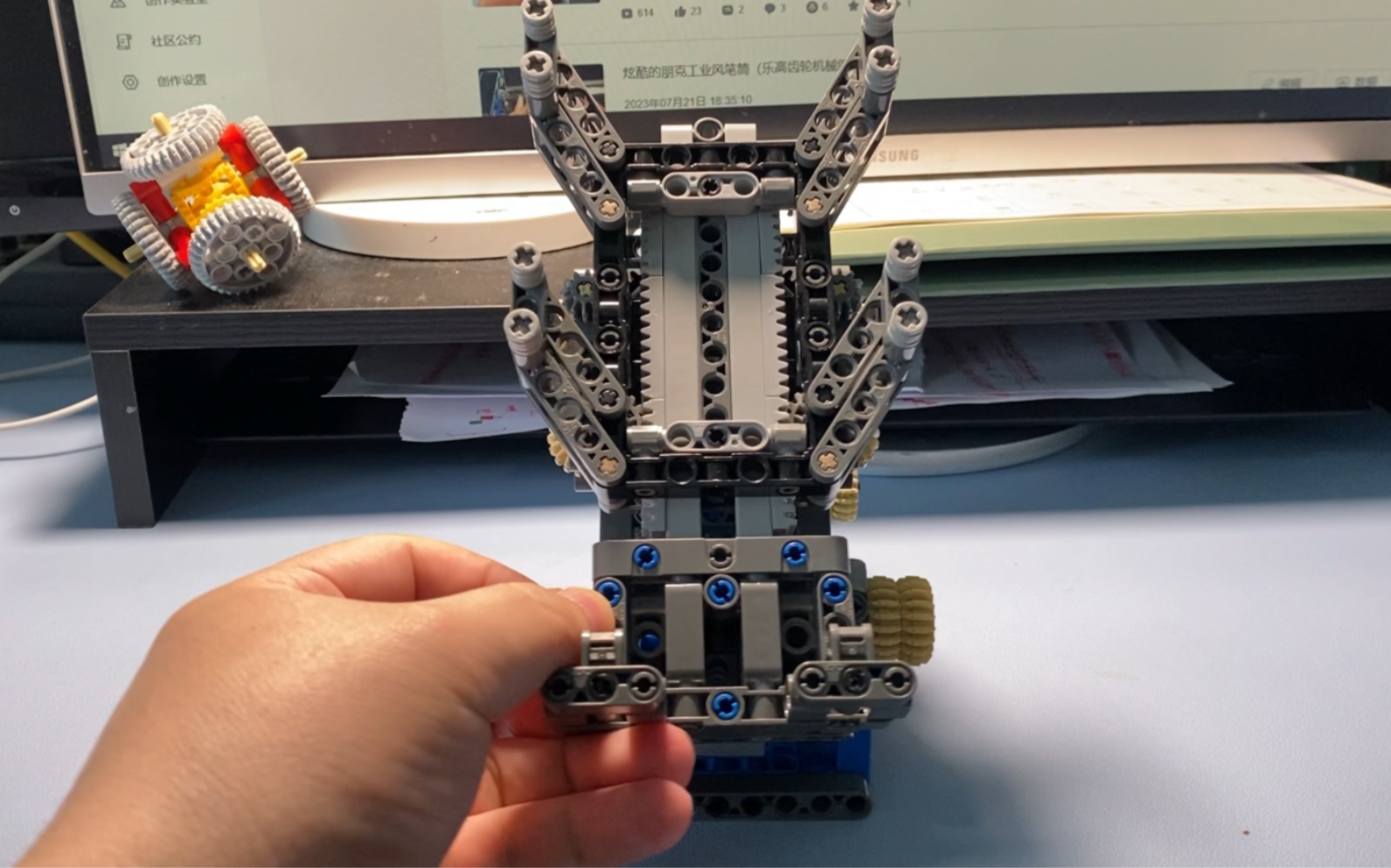 异形抱脸虫手机支架(乐高齿轮机械组)