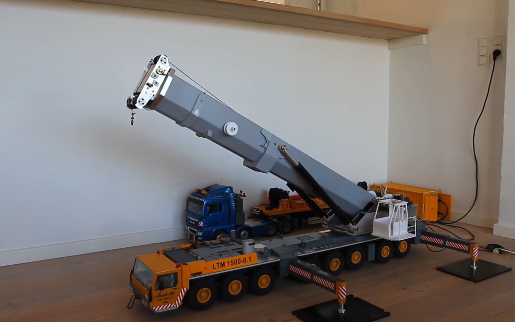 1-14 rc liebehrr ltm1500 8.1 全地面起重机模型测试