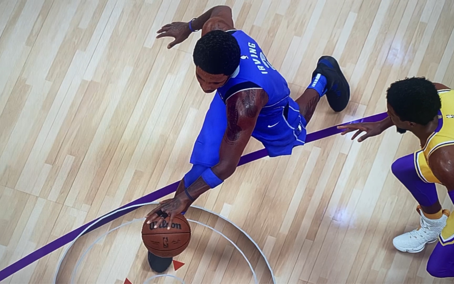 nba 2k23次世代 欧文山姆高德拉回衔接同步上篮,绕球变向,欧洲步大
