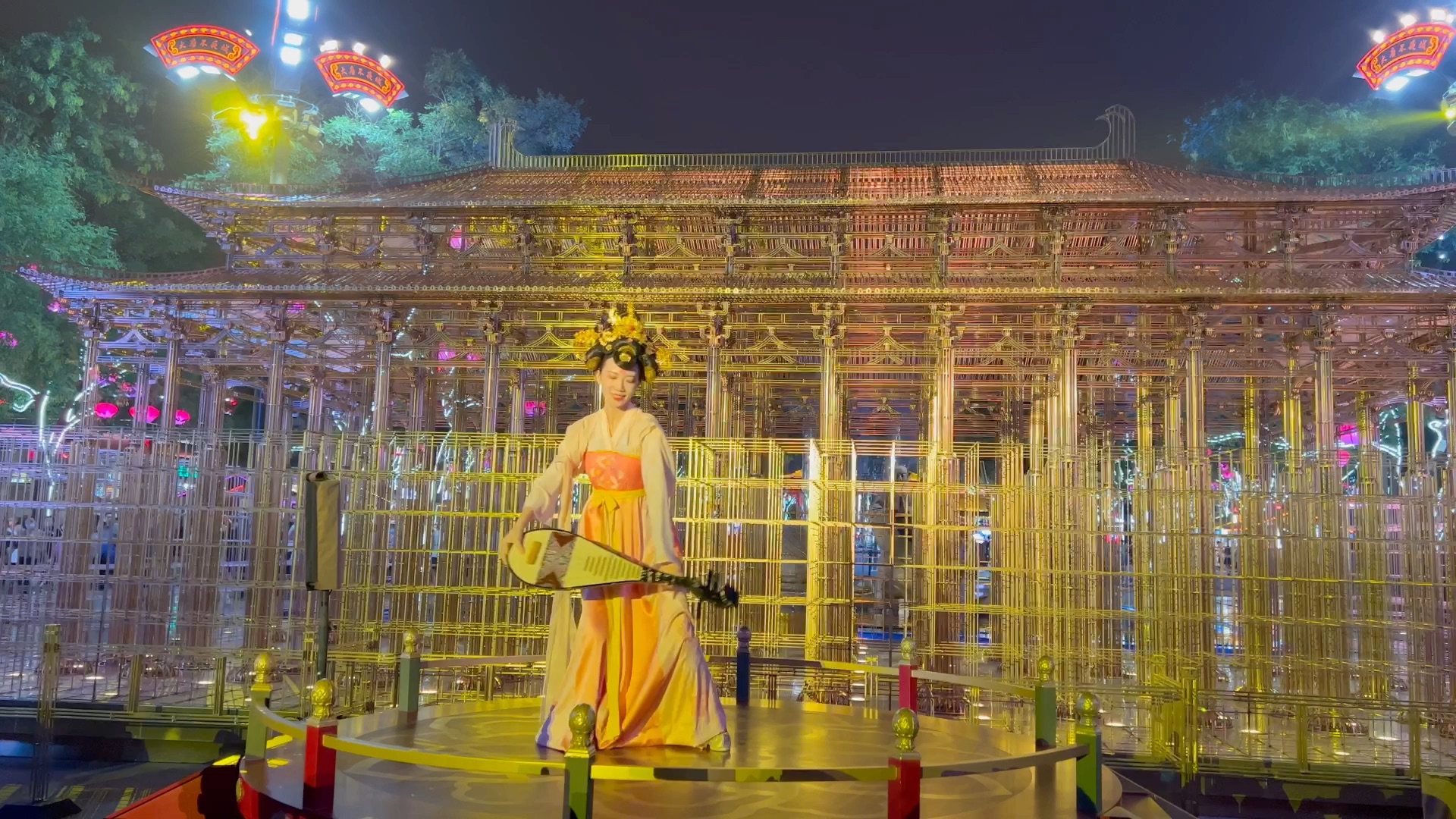 西安大唐不夜城不倒翁小姐姐新节目