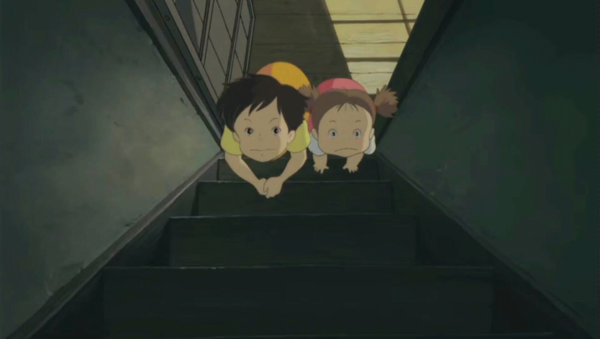 龙猫小梅抓到灰尘精灵连忙跑去找姐姐小月