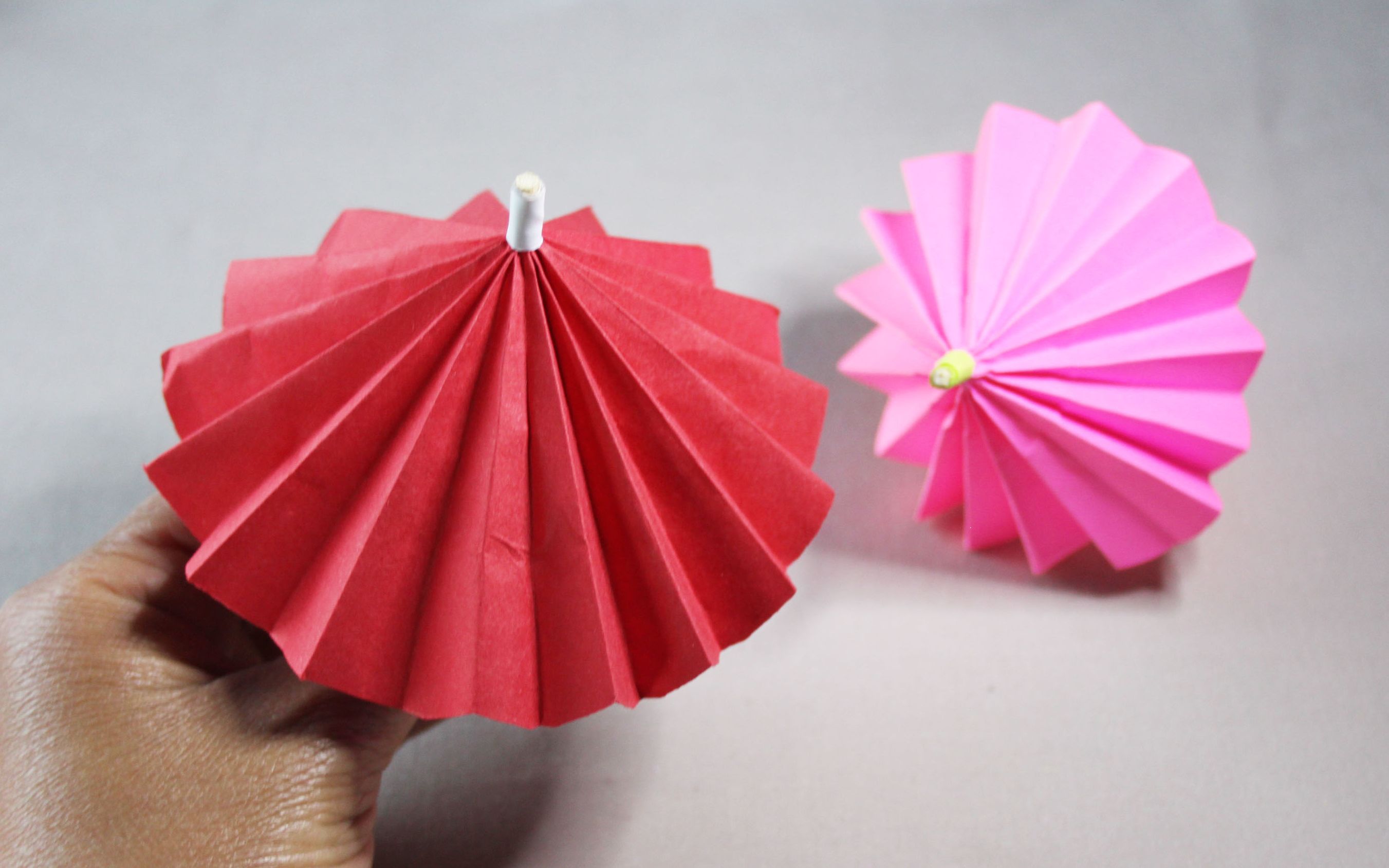 一把可以收缩的漂亮的迷你雨伞折纸,和真伞一样,不过更好玩可爱_哔哩