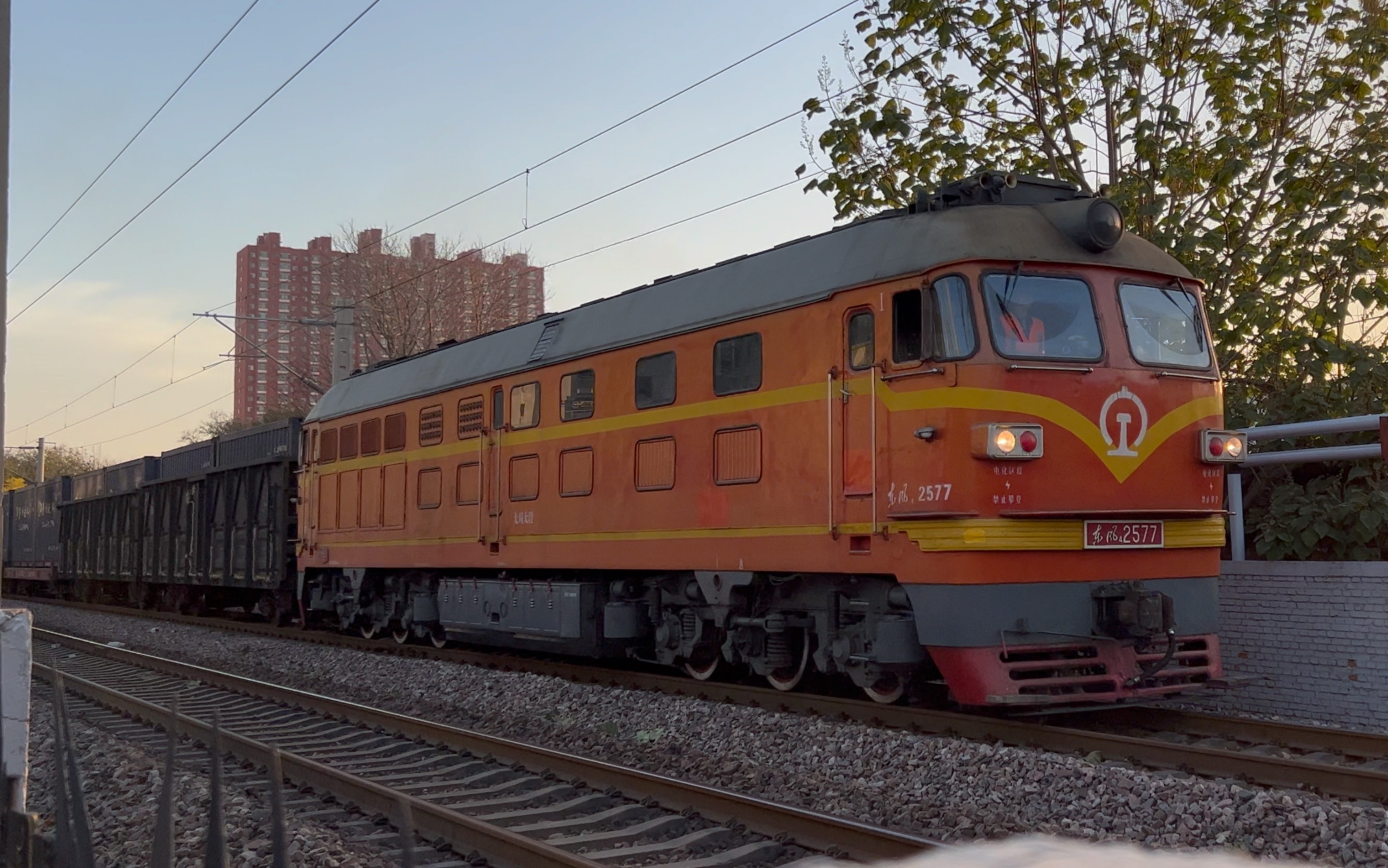 【客机拉货】太局太段df4bk-2577牵引混编大列通过.