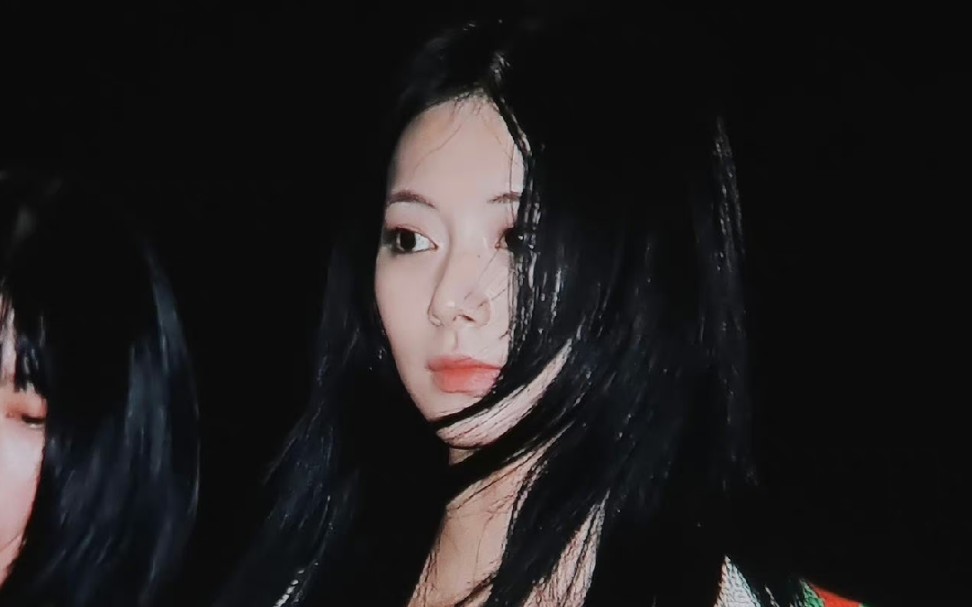 子瑜的素颜机场照,真的很有故事感,谁懂