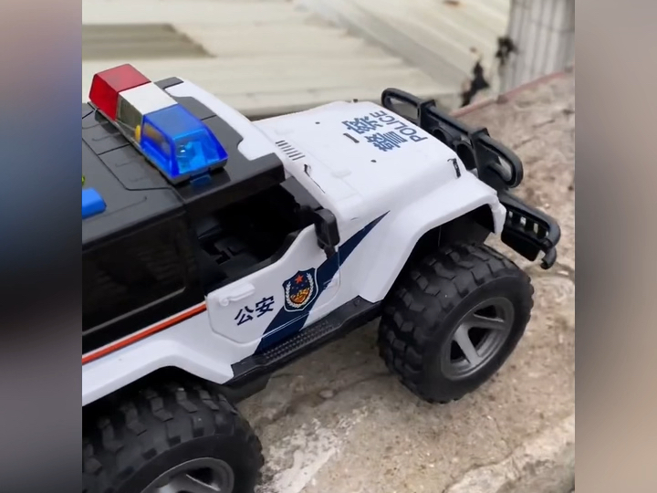 警察叔叔巡逻忙 #警车玩具走起