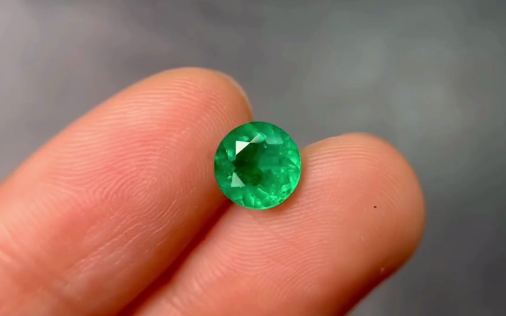1.25克拉正圆天然祖母绿 翠绿又干净