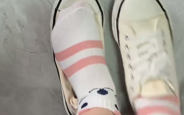 知道女孩子为什么喜欢穿白袜吗