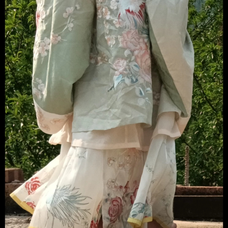 [图]汉服：桃花序白露亭