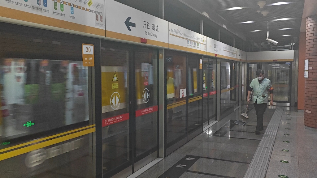 北京地铁6号线06010西黄村通过不停车