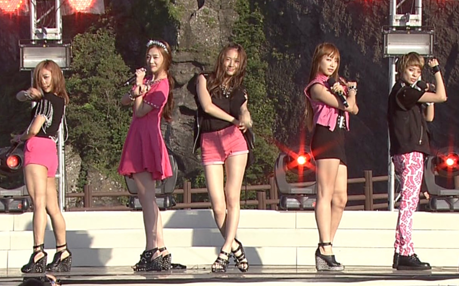 [图]【Live】f(x)「Hot Summer」济州岛公演110720