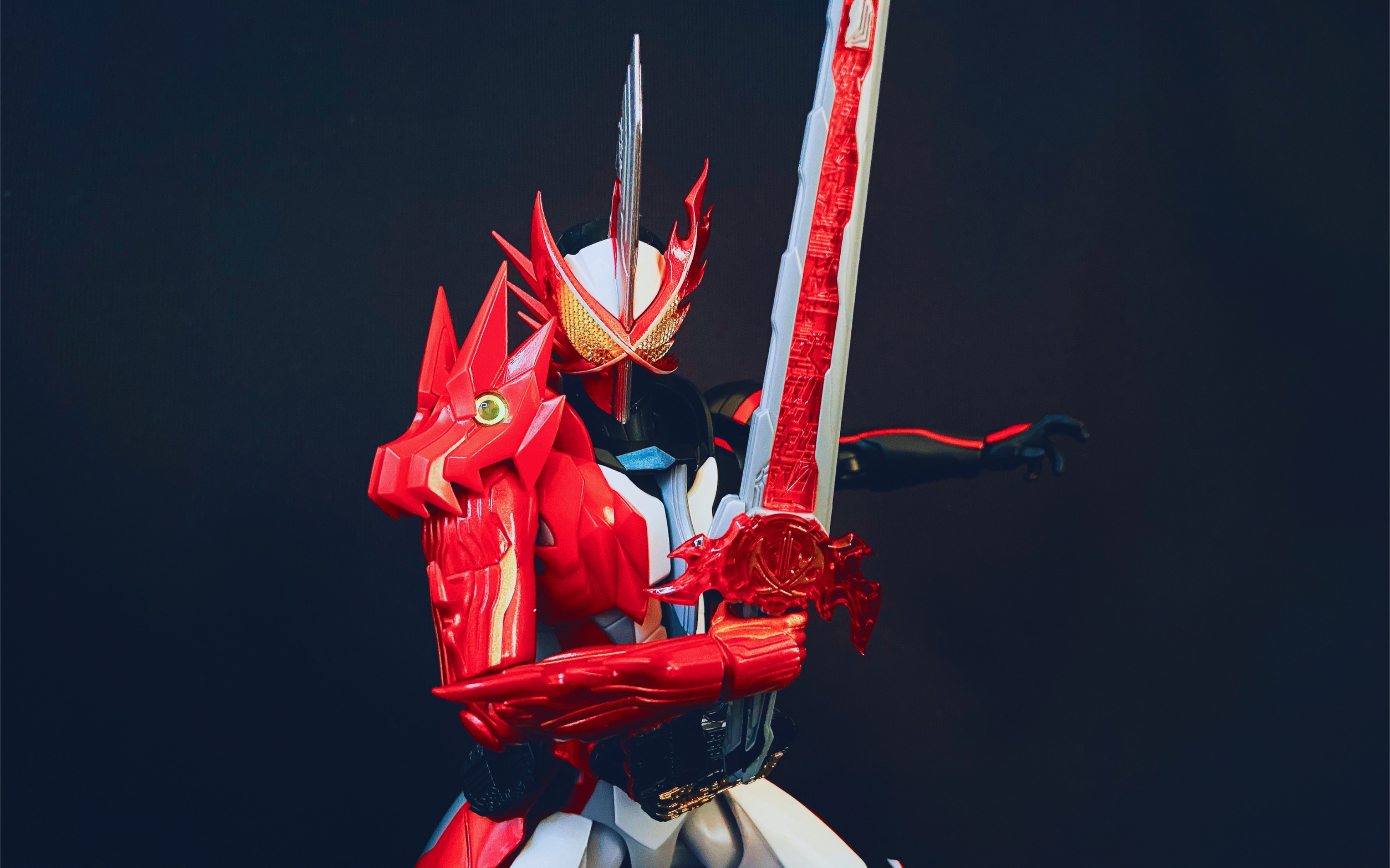 【shf假面骑士圣刃】虽然阉割了点东西,漆面和官图也不符,但是整体