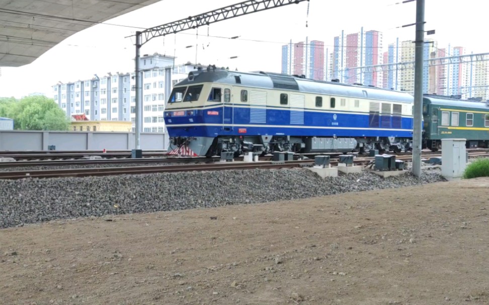 2022年8月5日沈局梅段df110070牵引0k7394次列车吉林站发车