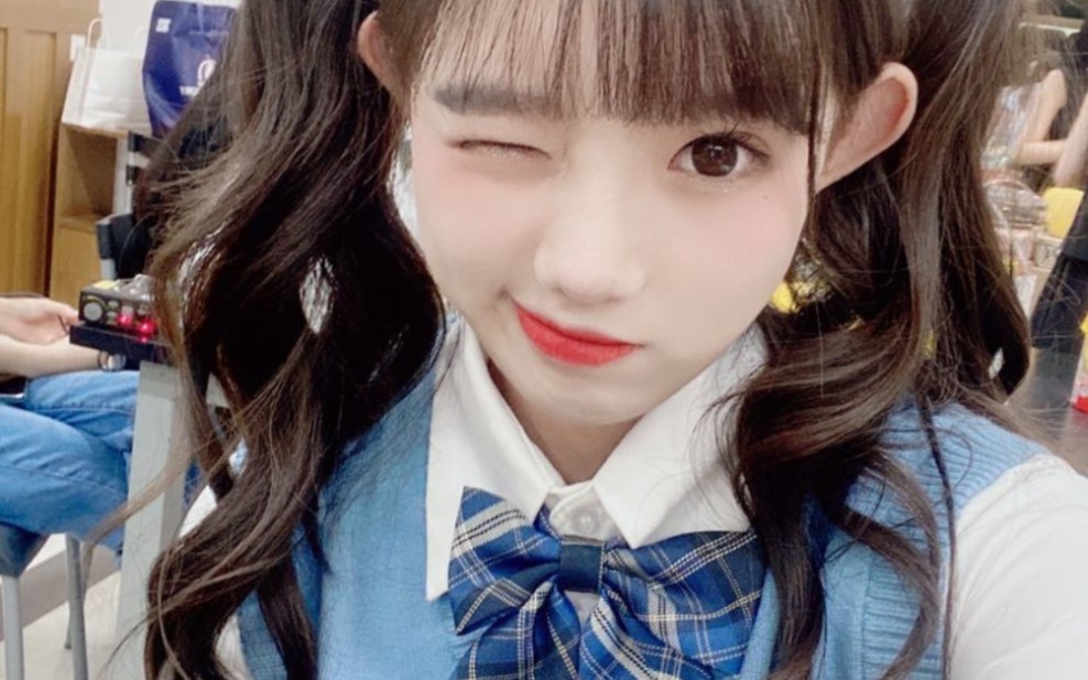 snh48李慧喜欢精油spa在屏幕前为前辈们打call充过很多鸡腿