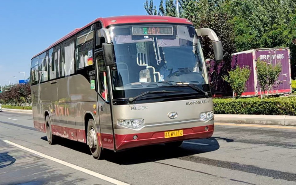 天津公交462路 klq6109kae51 行驶在汉北路上