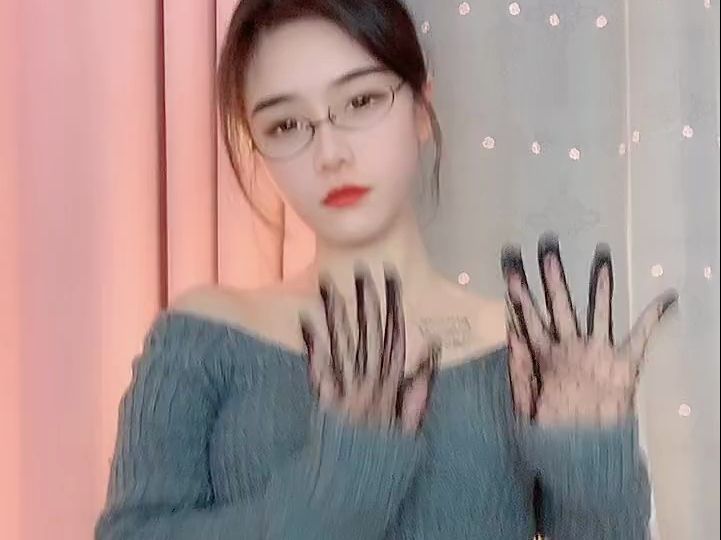 快手-欣er宝贝 欣欣baby xin宝 欣儿-皮裤20220126 擦玻璃舞蹈