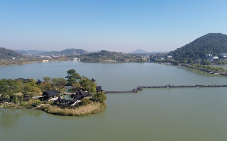 南北湖畔觅诗行,小西湖边醉梦游.