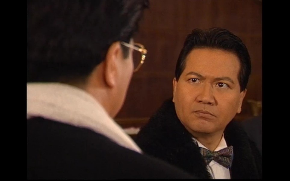 龙四赢了大利赌场,董老板一点危机感都没有,一心想着和美女约会.