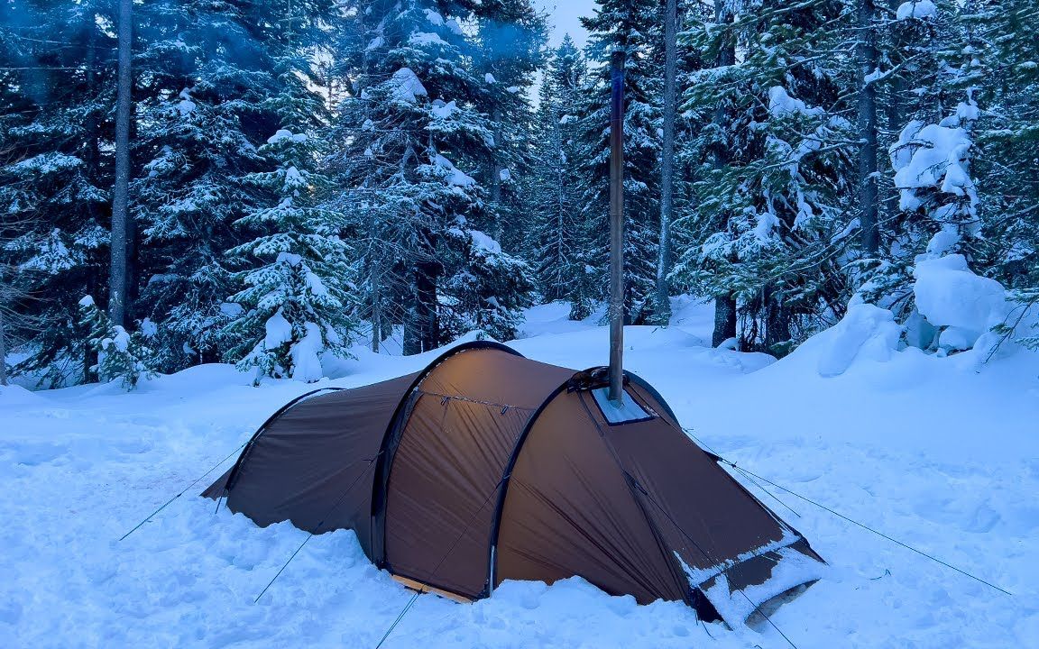 【youtube】丛林暴风雪中撑起热帐篷露营