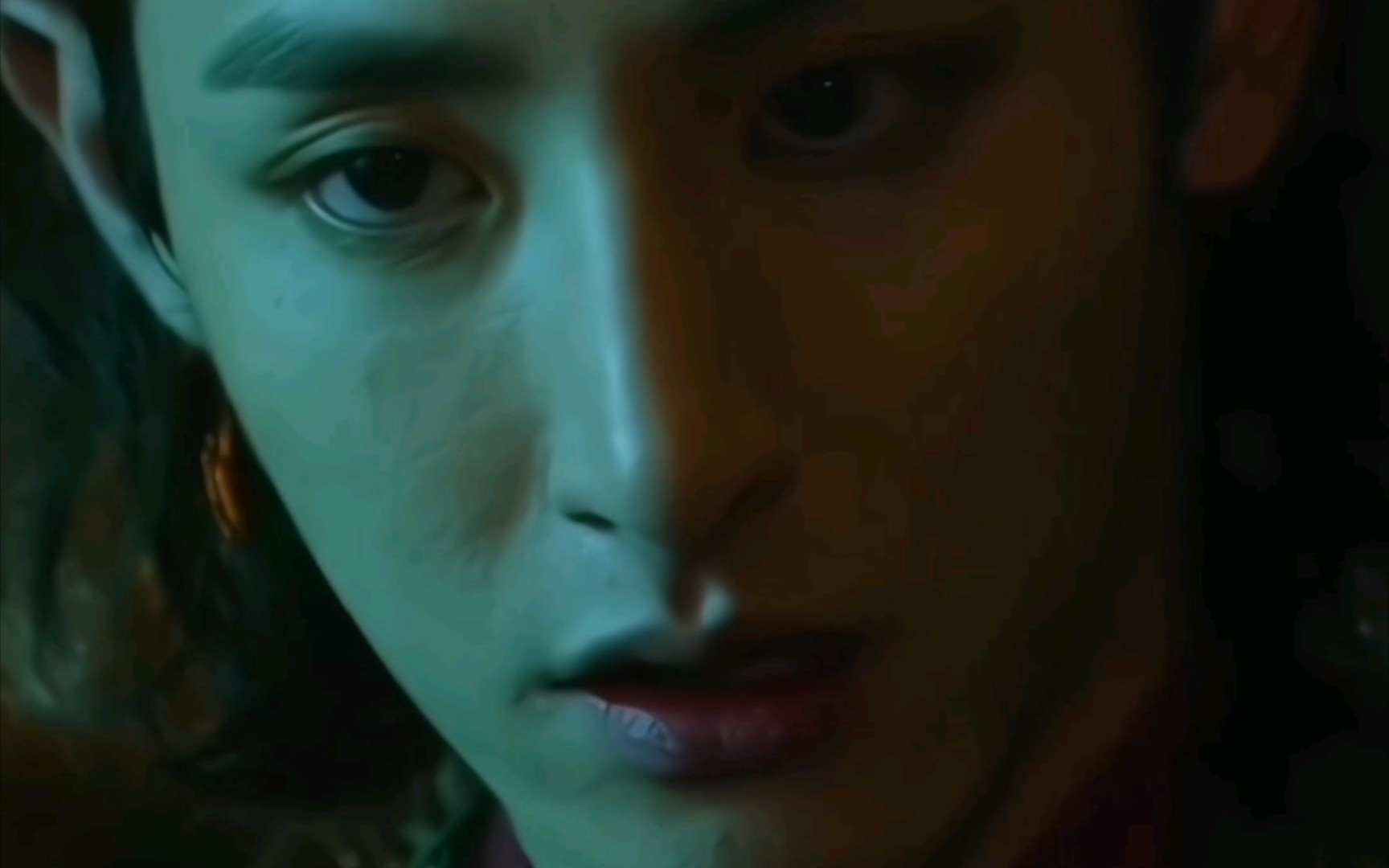 「攻略」"男主因过于正常而显得格格不入"