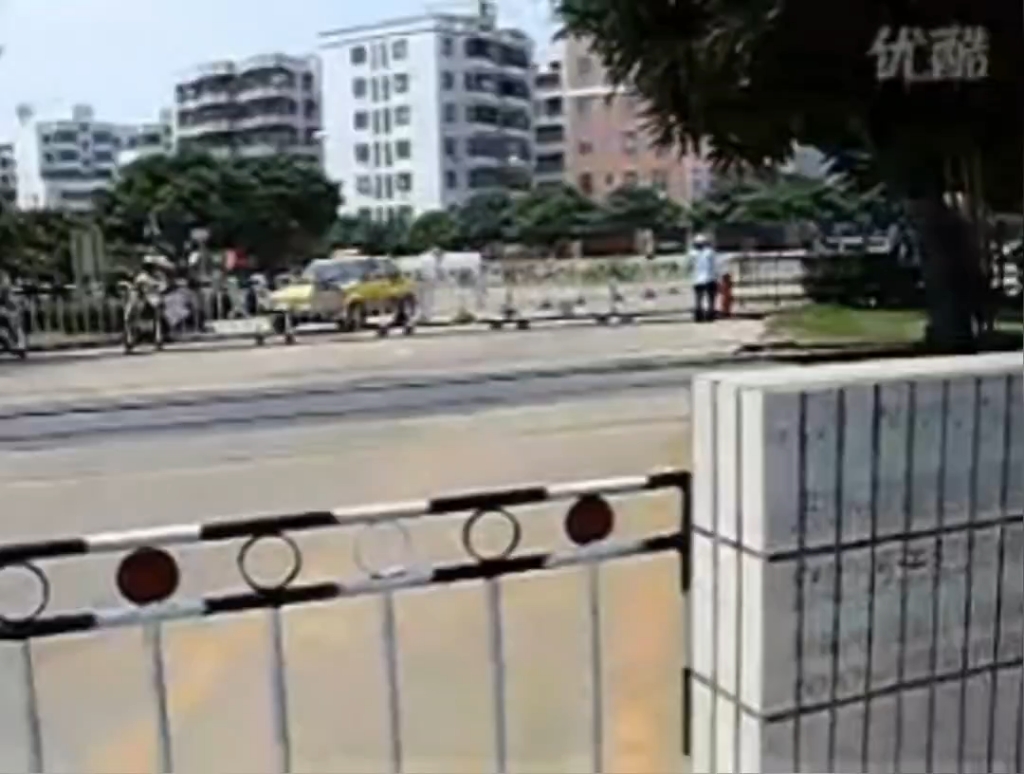 [怀旧视频]广茂铁路-2005年df4ck通过佛山三水桥东铁路道口