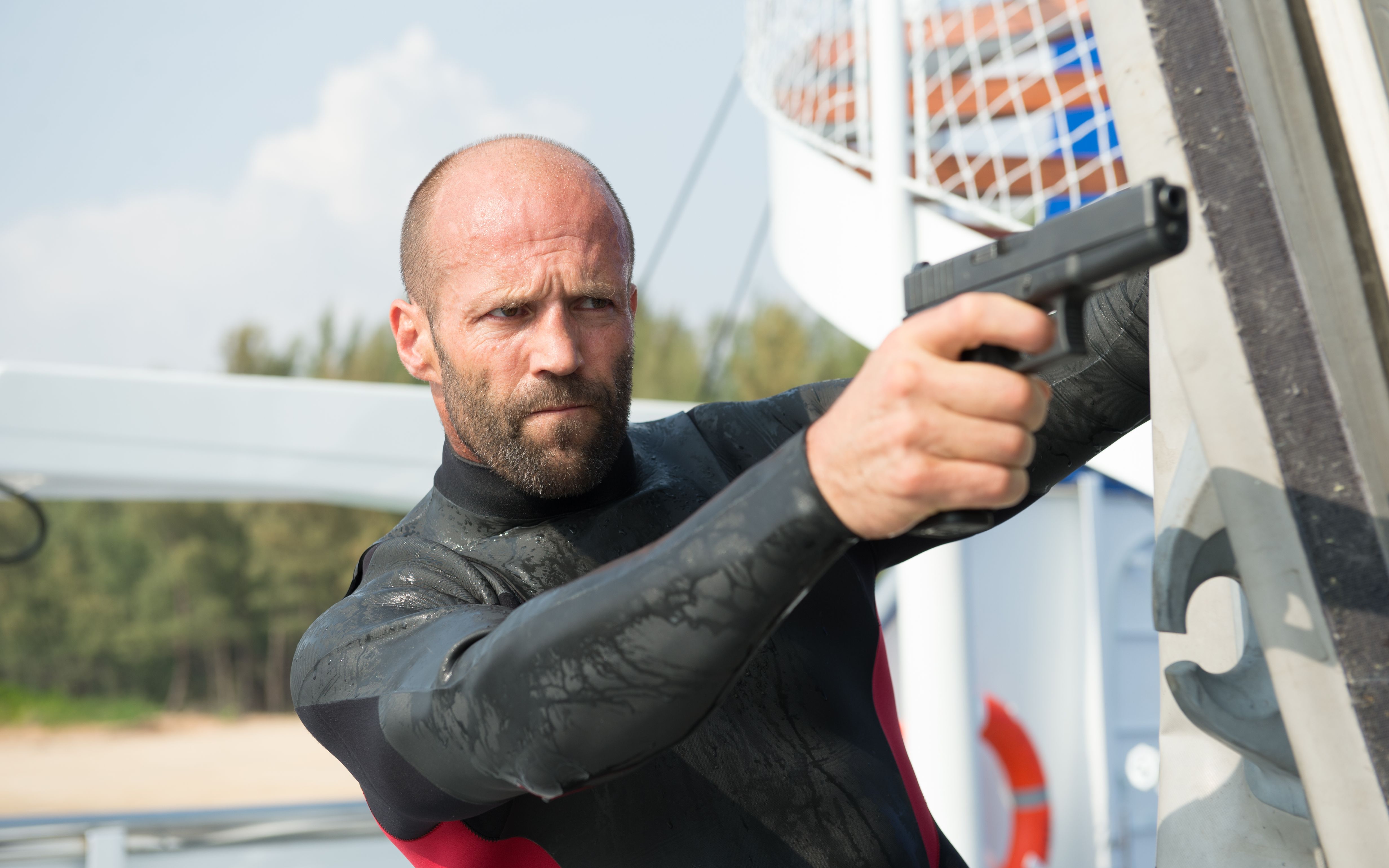 硬汉为爱复出,高智商的刺杀,只为救出女友最后干掉幕后黑手归隐