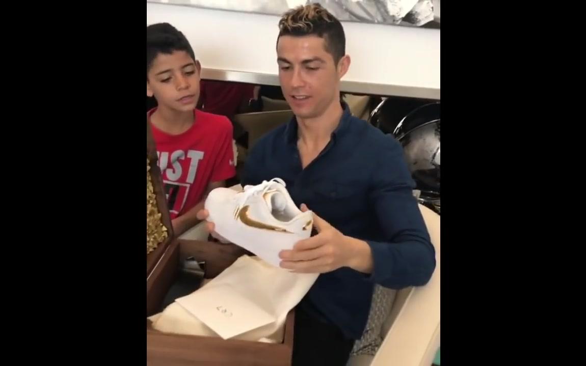 [图]C罗迷你罗开箱CR7 NIKE AF1 24k gold