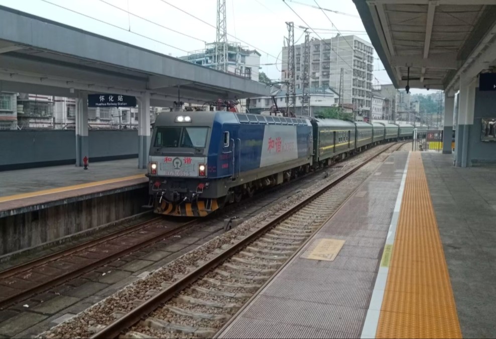 【沪昆线】k80次进怀化站1站台办客