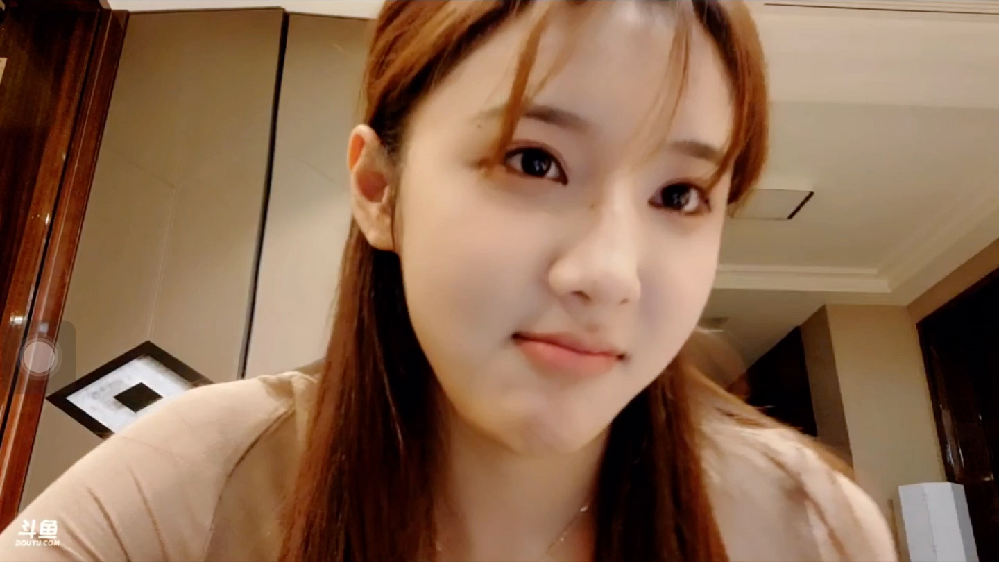 网红乔妹儿主播直播间与水友讨论abcd