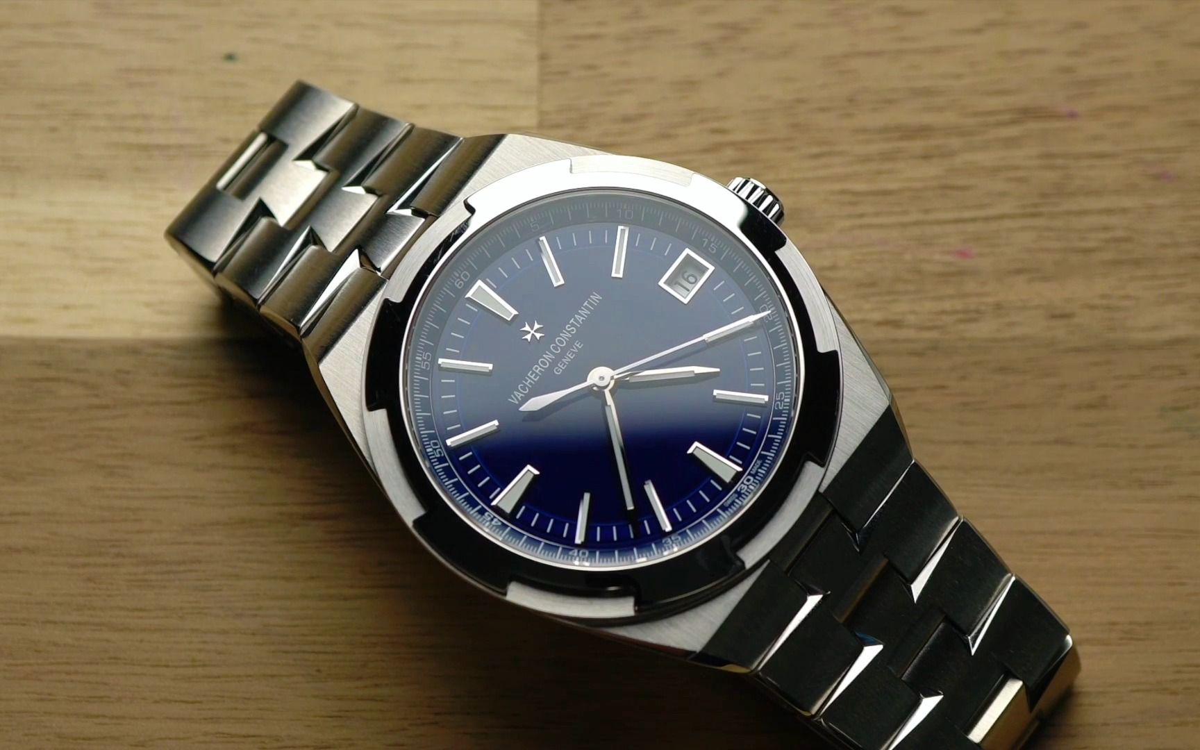 阳刚气息十足的运动腕表,"钢表之王"纵横四海4500v