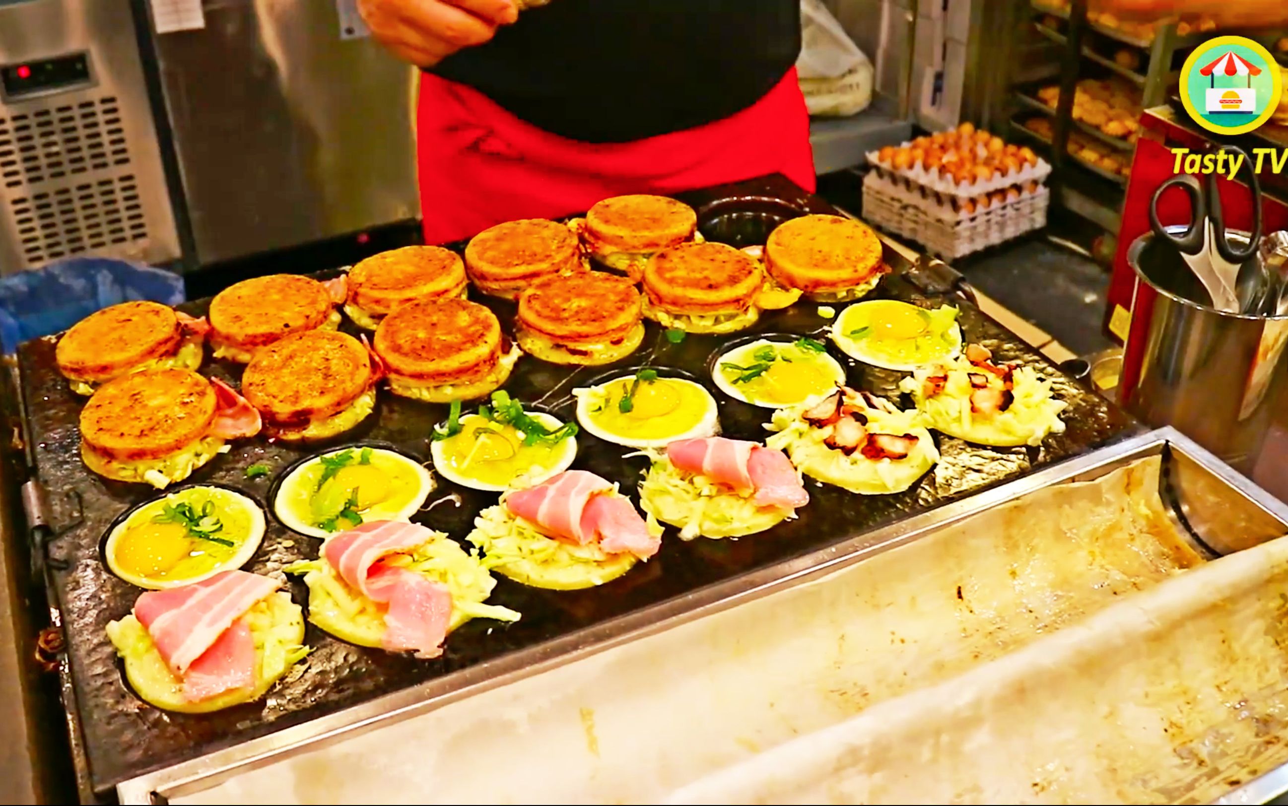 韩国街头美味小吃『鸡蛋培根煎饼』很受欢迎的一种随手小吃!