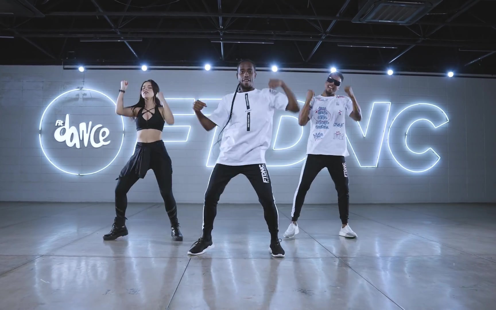 超燃脂健身舞staythekidlaroijustinbieber