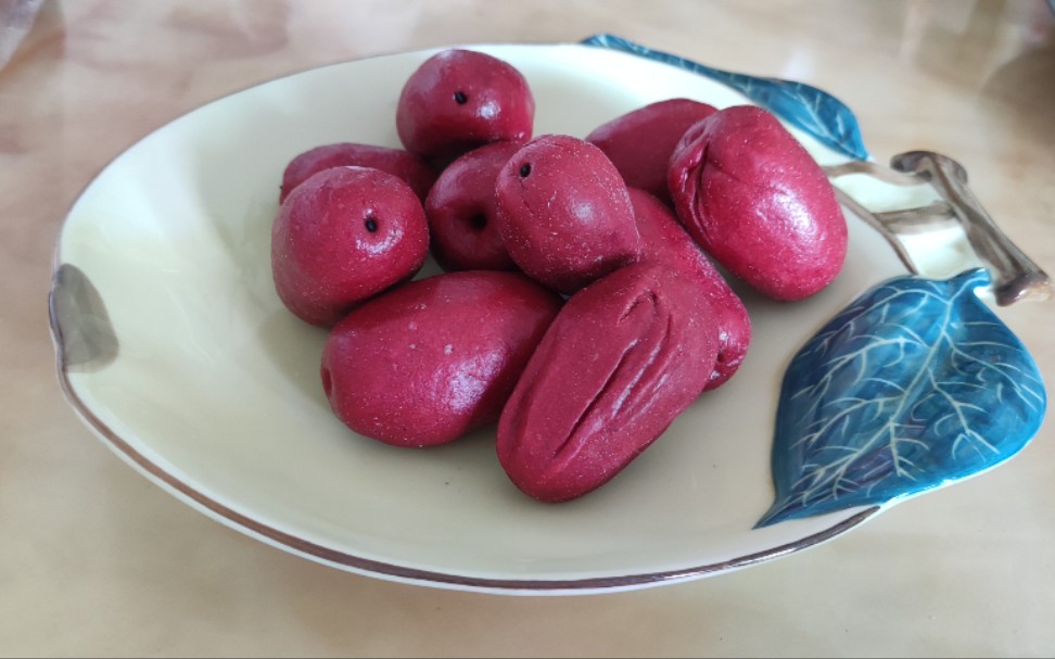 "复刻"老饭骨红枣面果,捏不出褶子,就当我这是泡发的红枣吧