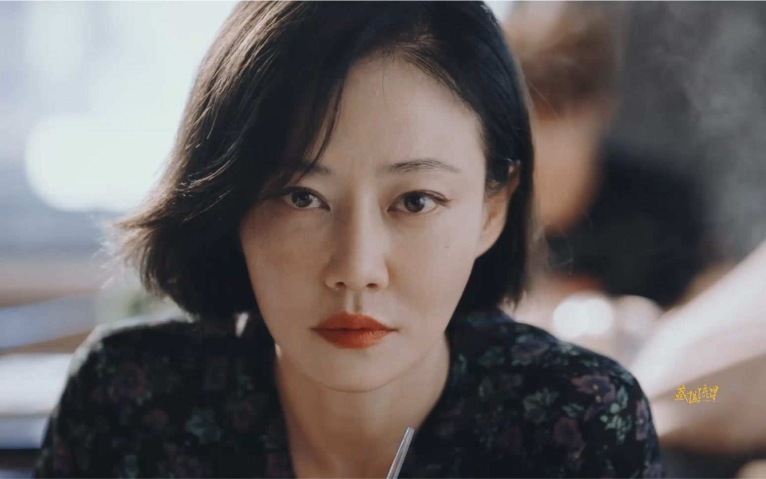 好久没在国产剧里看到这么带感的白切黑女主了