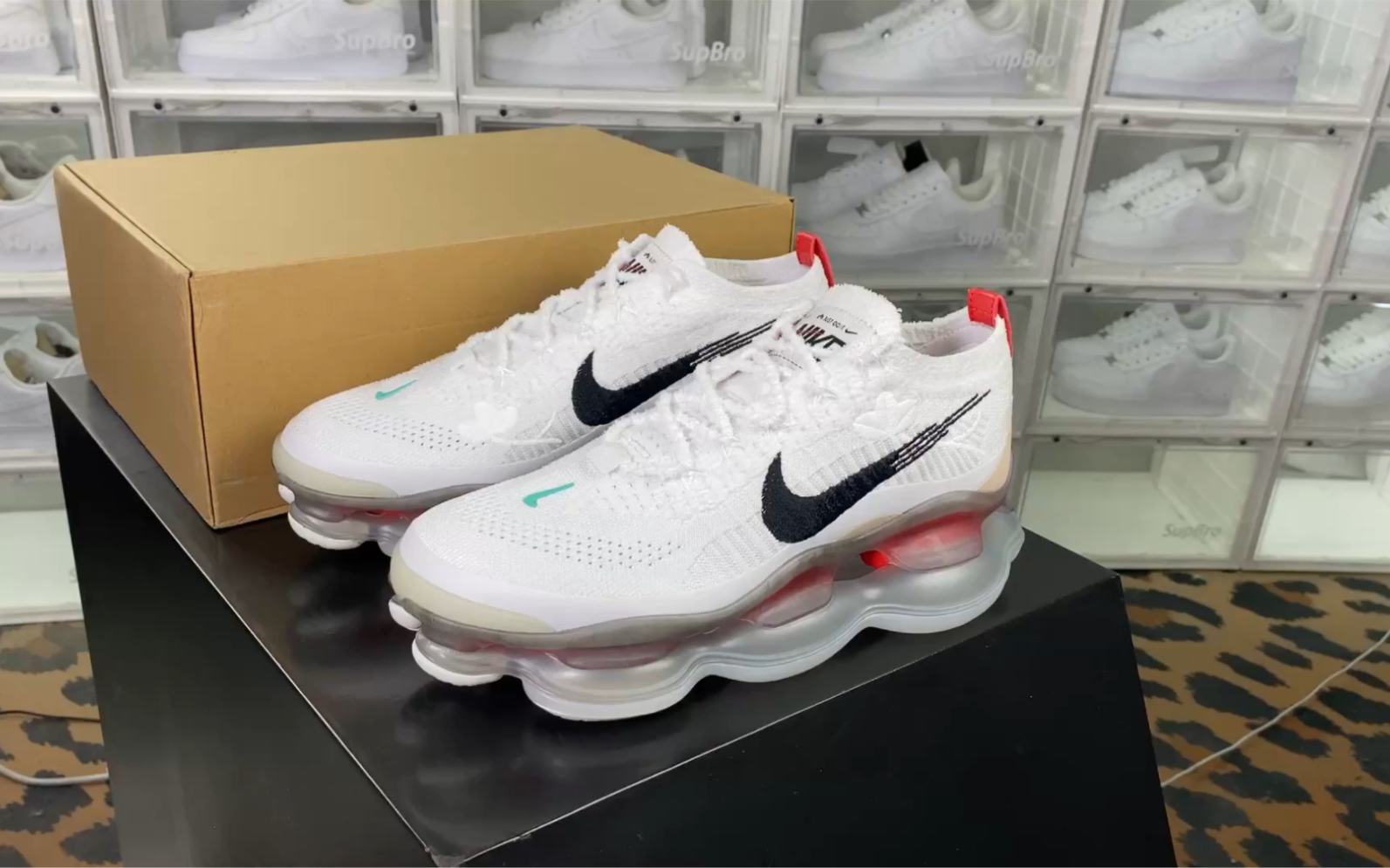 【权威实拍】nike air max scorpion flyknit 气垫慢跑鞋 针织白红黑