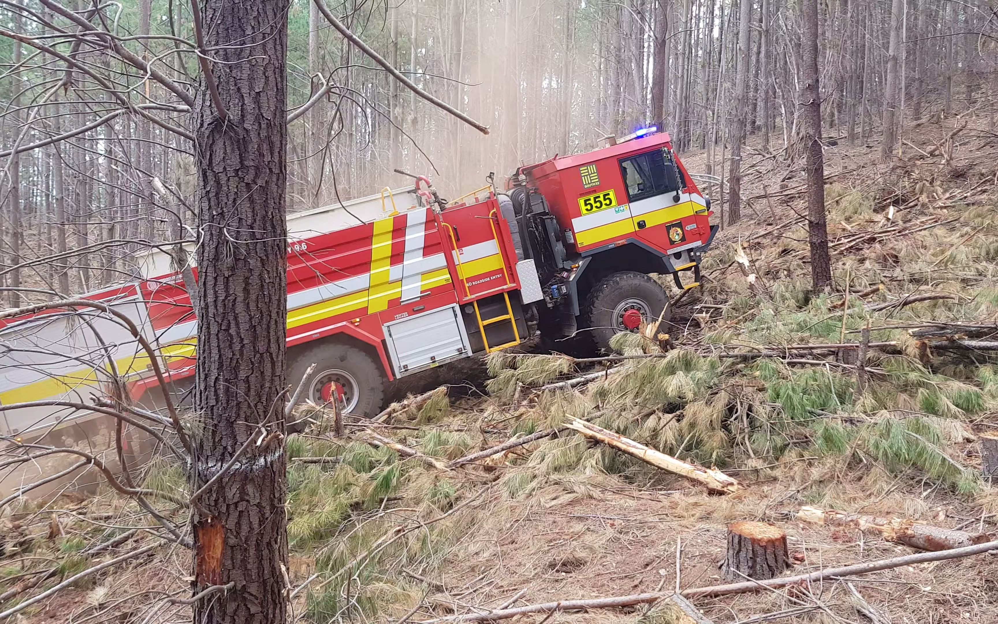 4ktatra6x6全地形消防车森林灭火