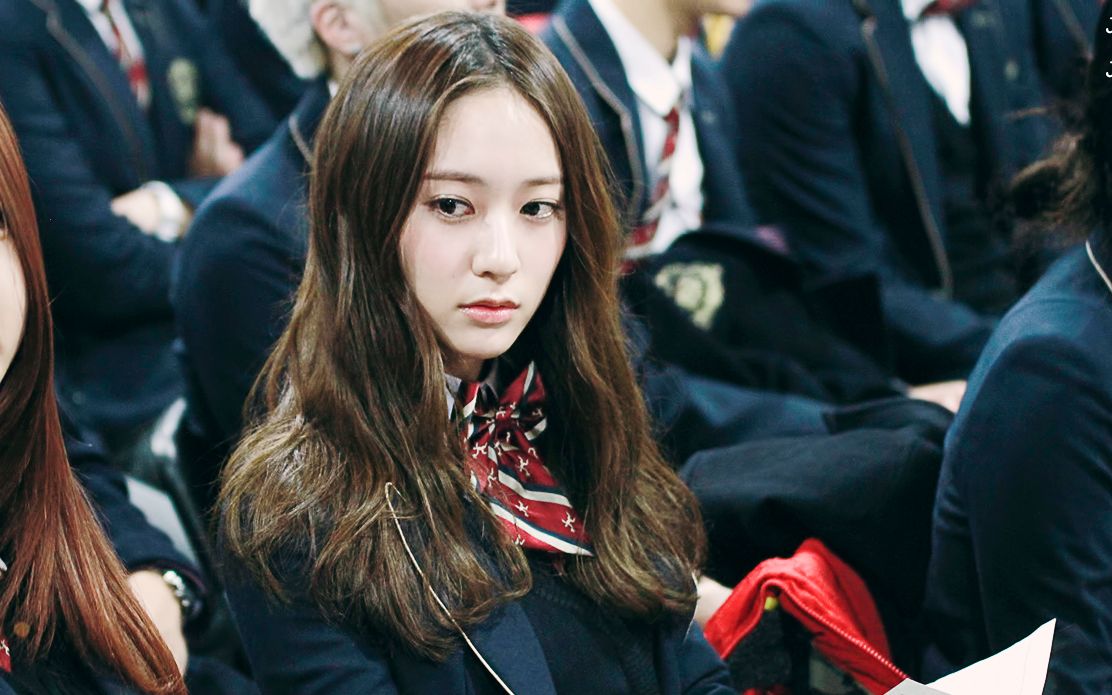 [fxcn字幕组]130207 krystal首尔翰林艺高毕业典礼 新闻大拼盘[精美