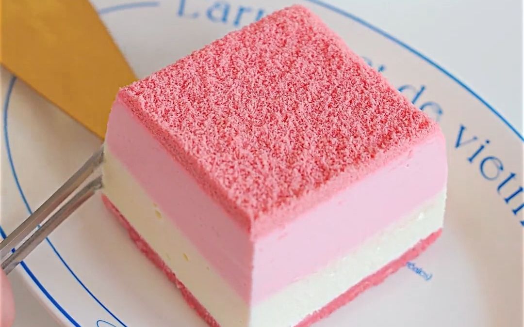 搅一搅不用烤箱就能成功的粉色奥利奥蛋糕,口感丝滑超级好吃～@抖音小