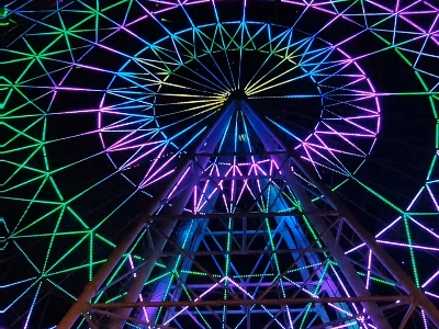 "绚丽多彩!"摩天轮show