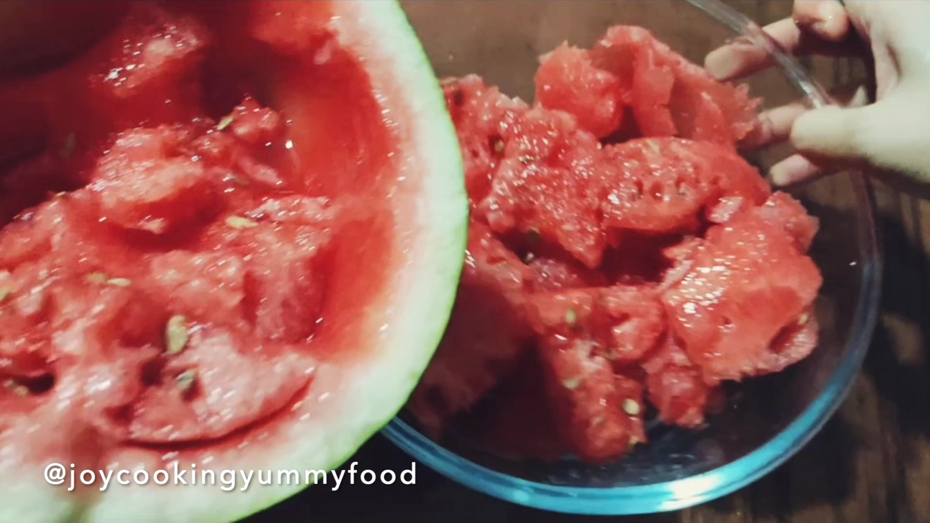 挖西瓜 ～ scoop out watermelon