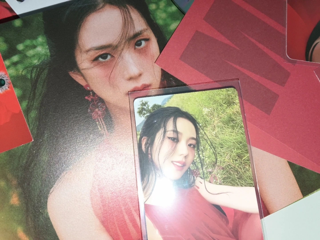 jisoo专辑配置真的好丰富啊