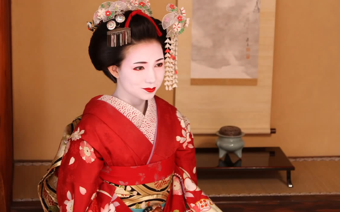 可爱妹子的艺妓化妆体验~艺伎舞妓芸妓最美