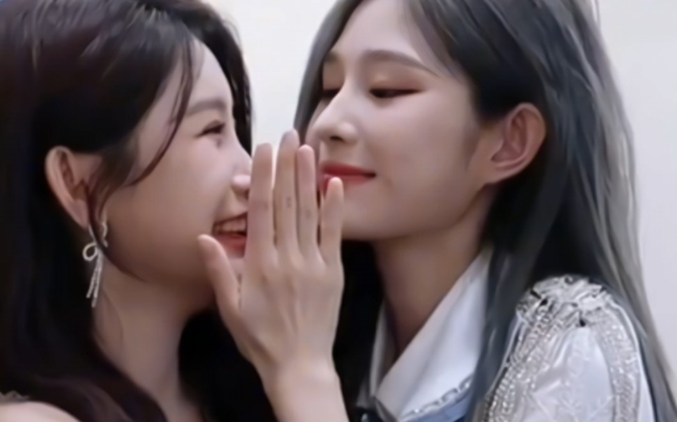 【诗情画奕】"小狗想亲亲喽"粥粥赶紧用手挡住"大漏勺"