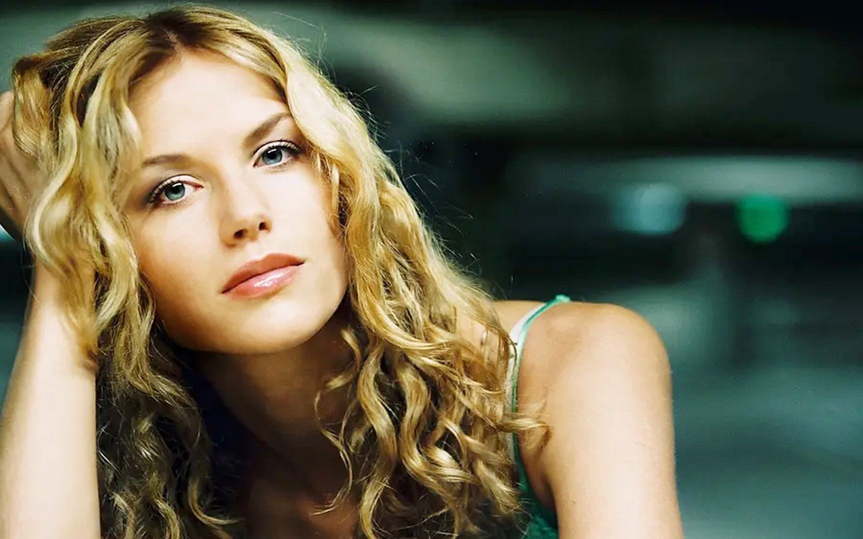 一帮黑帮大汉都不如一个好老娘们!电影:一人军团2/3集