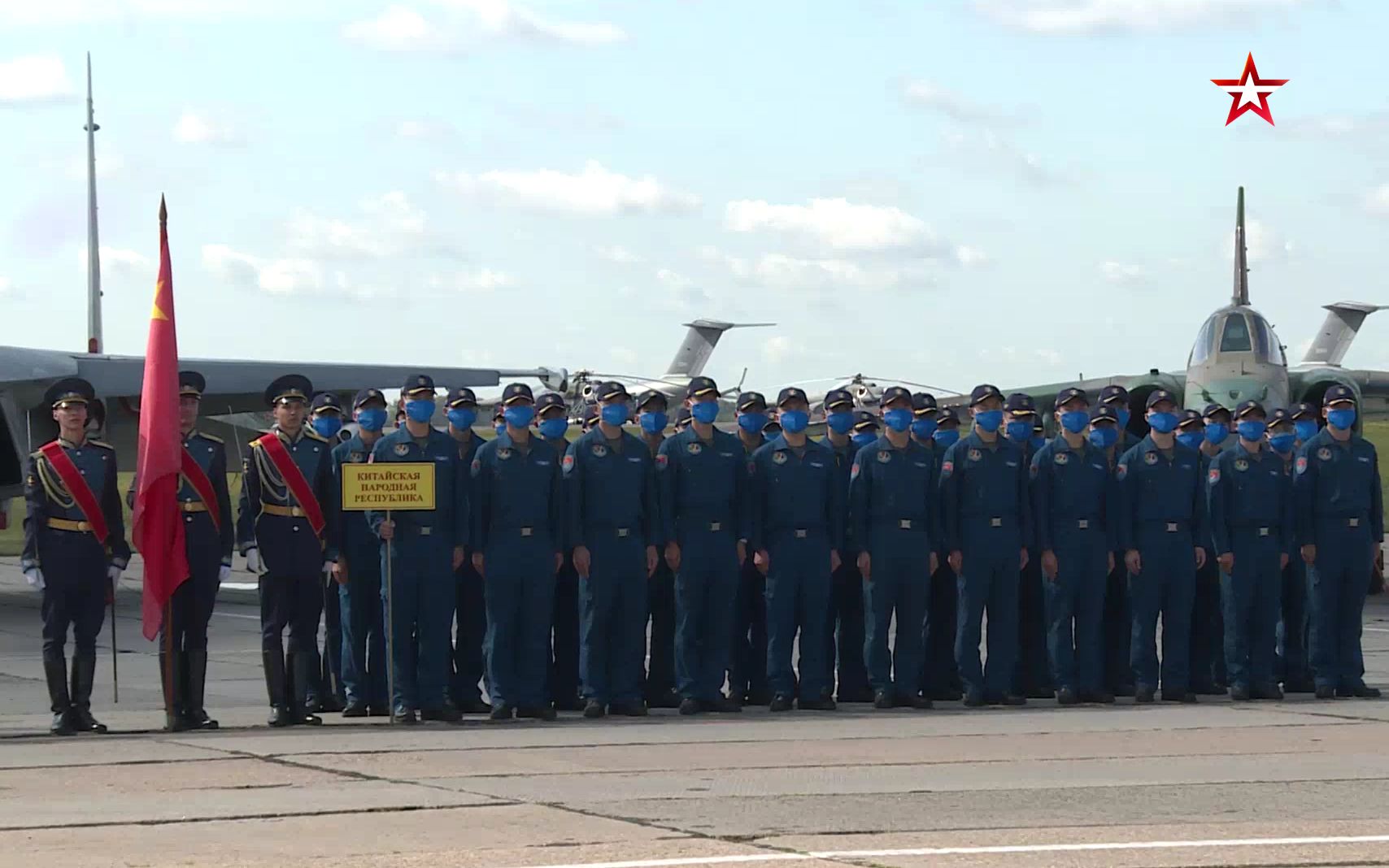 【国际军事比赛】“航空飞镖”比赛正式开始,中国空军歼10B、歼16战机列阵开幕式现场哔哩哔哩bilibili