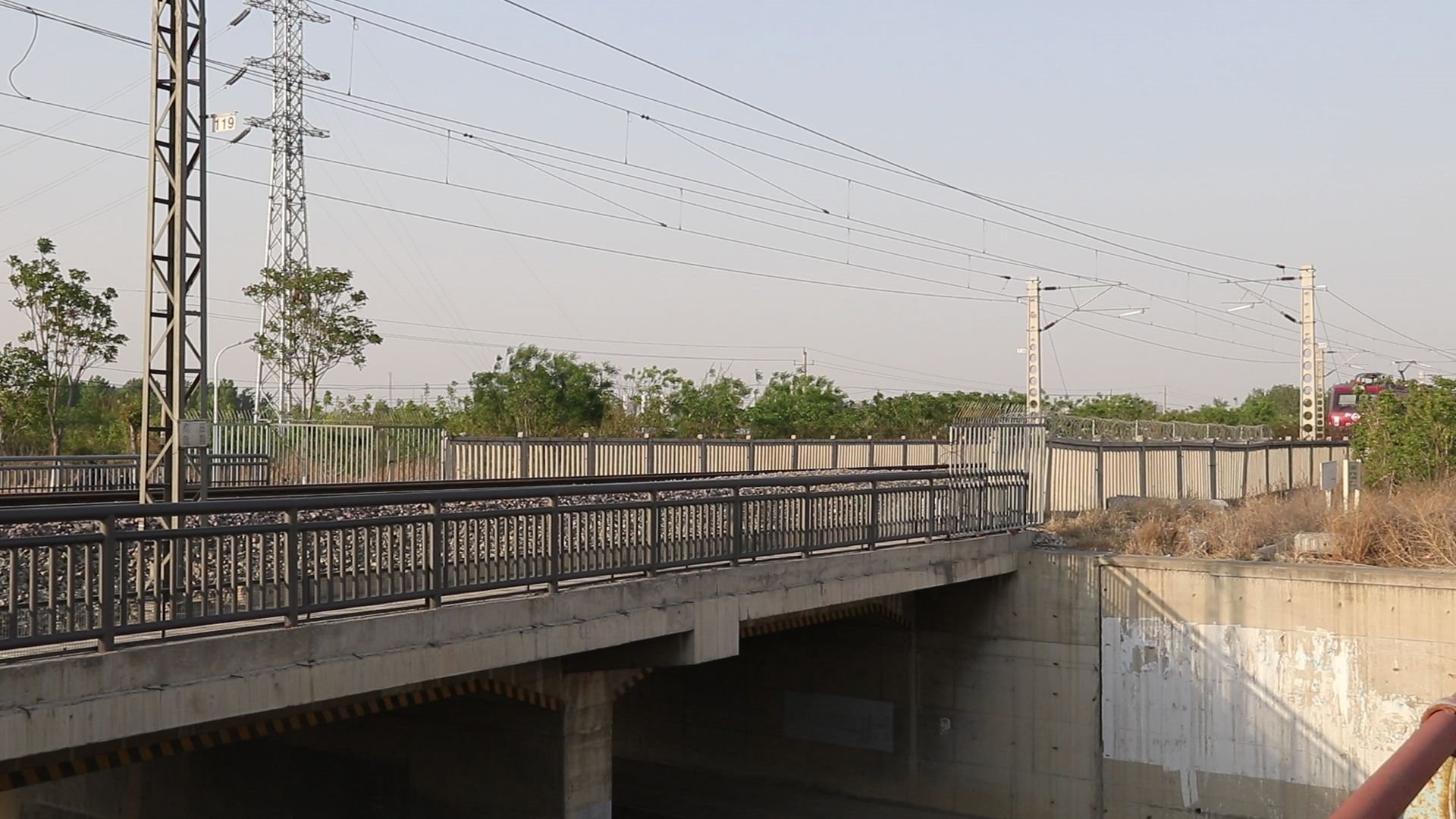 西局西段hxd3d-0396牵引z151次通过保定市西二环桥_哔哩哔哩_bilibili