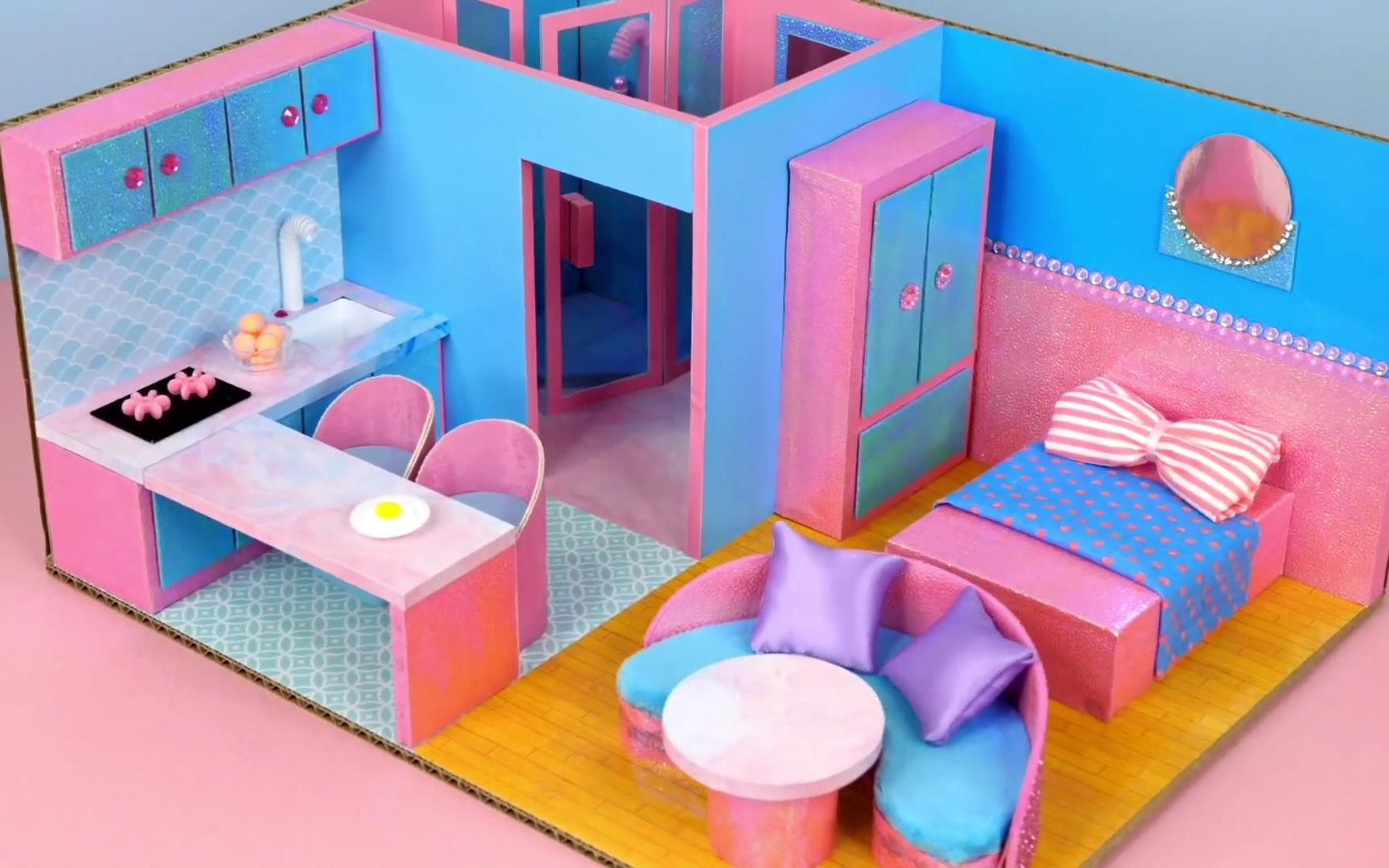 变废为宝,用纸壳和漂亮贴纸制作的小房间,拿来送给孩子做礼物吧